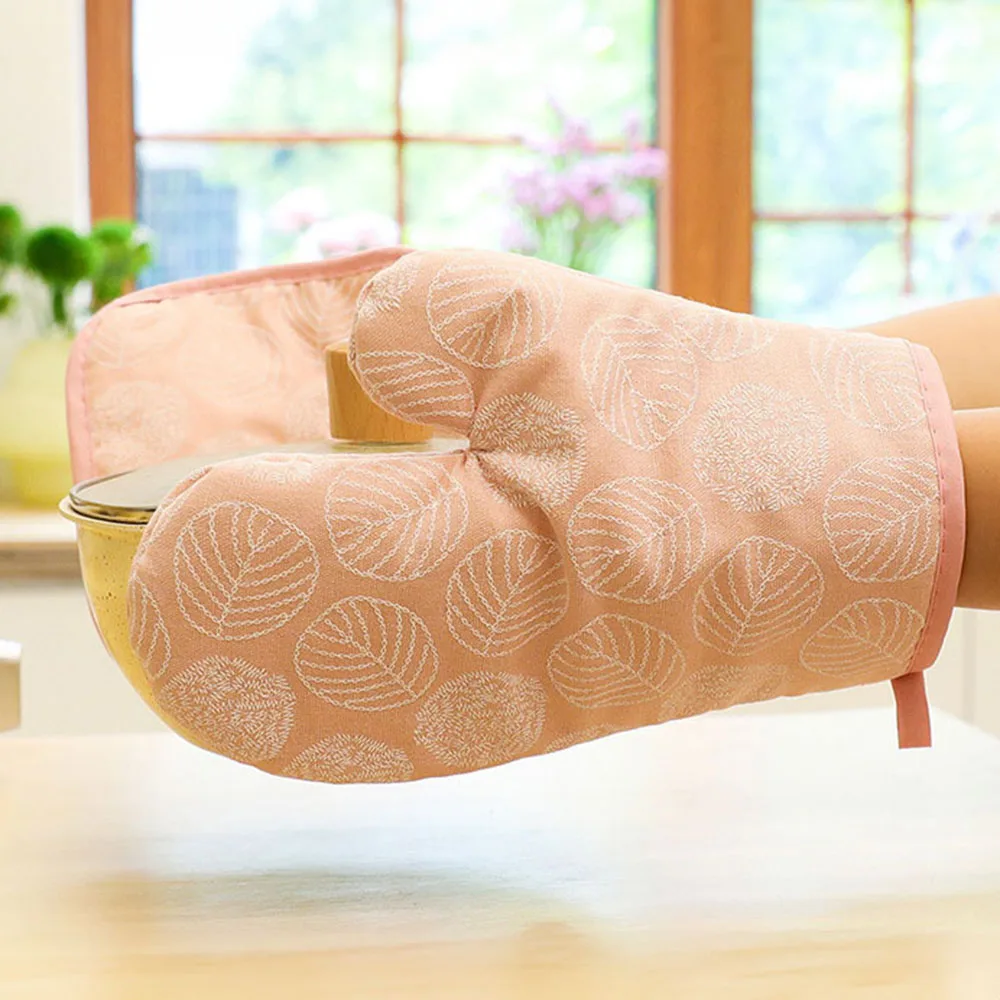 Description Picture 4 of item2Pcs Thick Heat Resistant Gloves Microwave Oven Gloves Anti-scalding Printed Gloves Kitchen Baking Oven Gloves