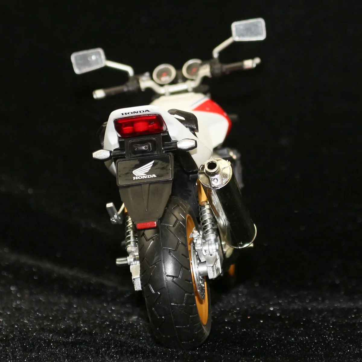 1/12 Honda CB1300SF Motorcycle Toy AUTOMAXX Diecast Motorbike Model 1:12 Classical Miniature Collection Gift For Boys Kids 3