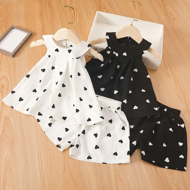 

1 комплект, летнее короткое платье и шорты для девочек