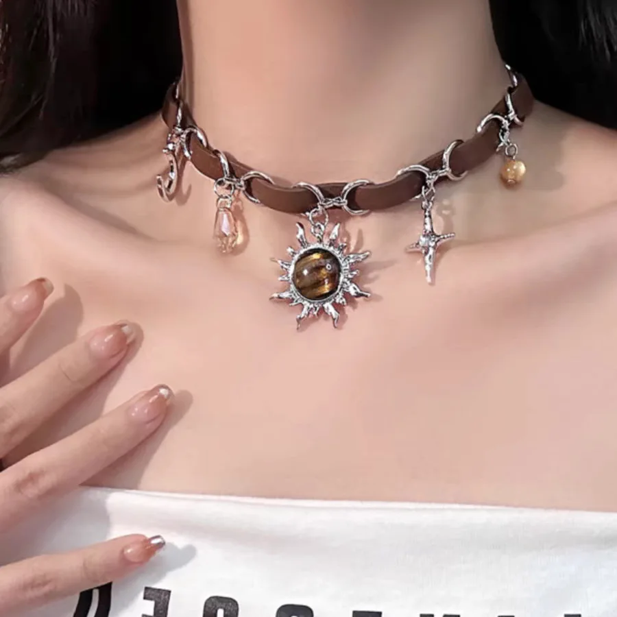 

Vintage Gothic Choker for Girl Butterfly Sun Maillard Style Design Necklace for Women Clavicle Chain Jewelry Accesories