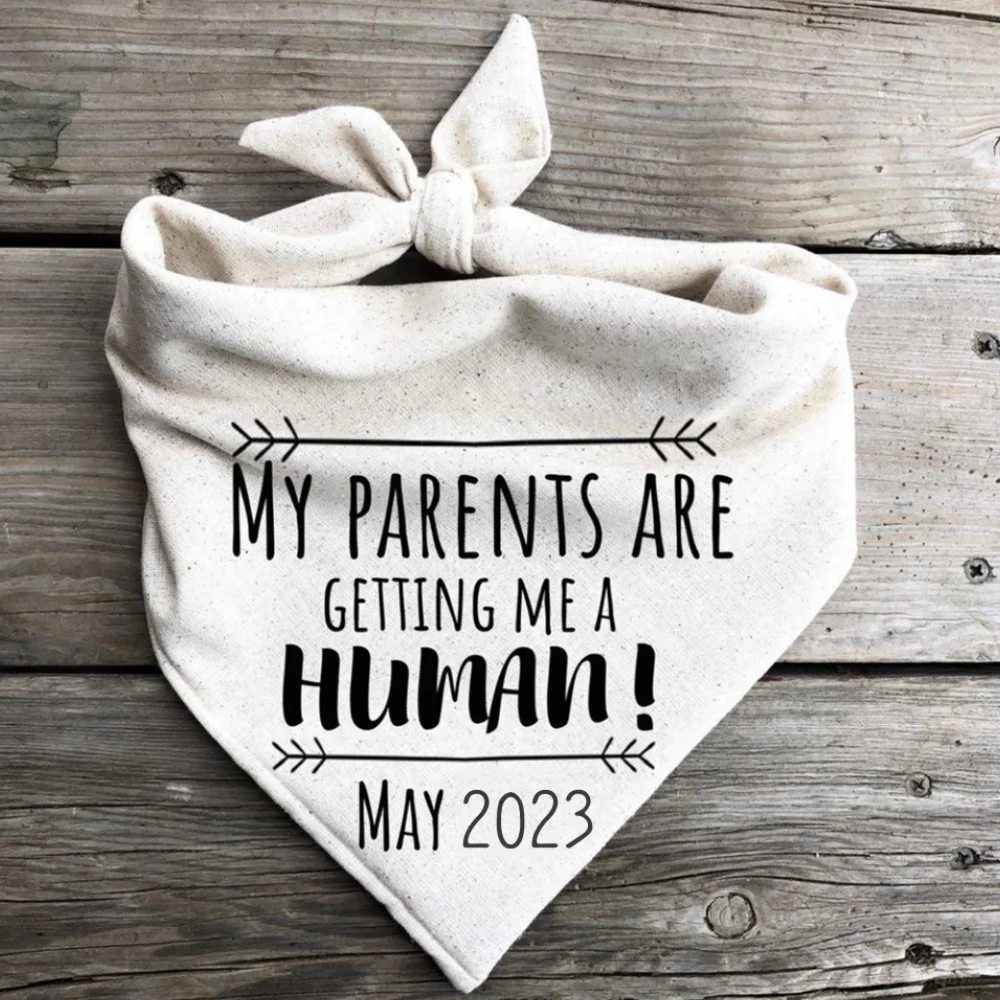 

На заказ родители заставляют меня быть человеком! Объявление беременности Собака Бандана детский Знак Boho рустикальный крем земли оттенки домашних животных свадьба