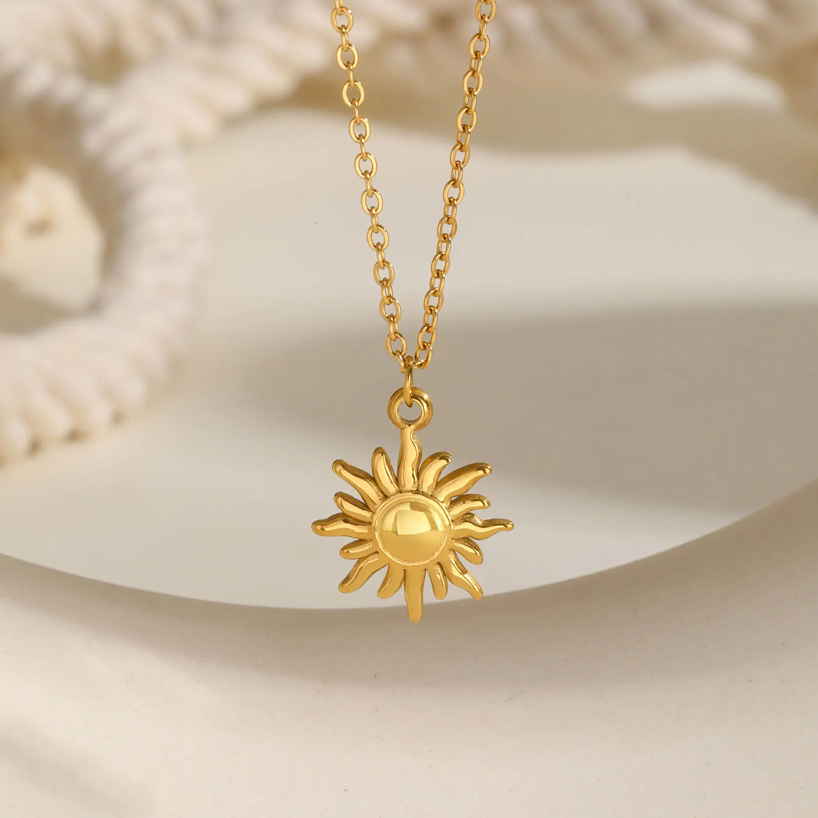 Collier pendentif fleur de soleil en spirale en acier inoxydable pour femmes, plaqué or 18 carats, empilable, style Boho, étanche, bijoux à la mode