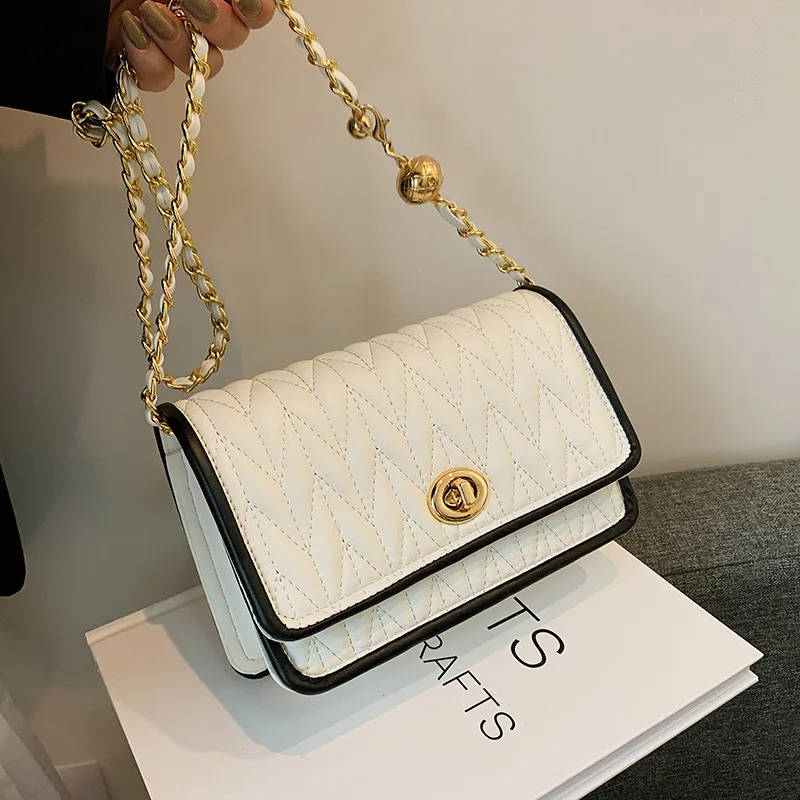 

Женская маленькая сумка на цепочке, модная маленькая квадратная сумка с простой текстурой в новом стиле, сумка в иностранном стиле с одним плечом для интернет-знаменитостей, 2024
