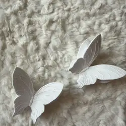 Plaster Butterfly Wall Art: Elegant 3D White Sculptures (1 pair)
