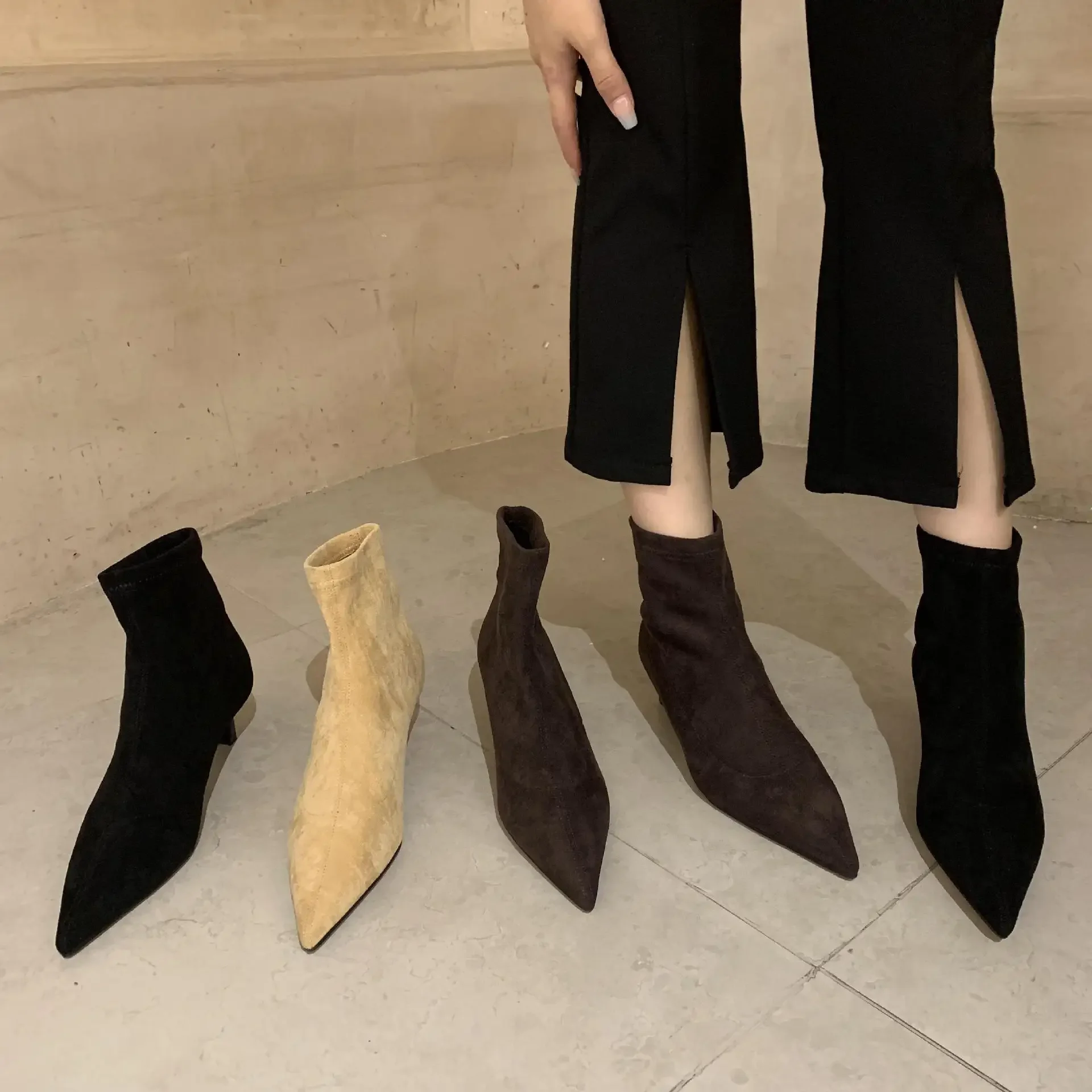 

Autumn/Winter Pointed Thin Heel Elastic Boots with Mid Barrel Frosted High Heels and Fleece Commuter Short Boots, Christmas Gift