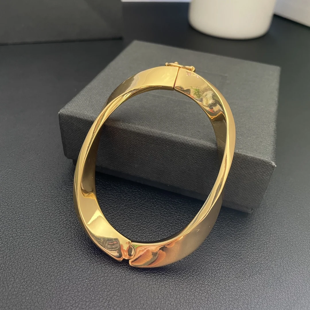 

2024 Fashion Famous Brand 18K Gold Plated Irregular Elliptical Geometry Bracelet Women Designer Top Quality Luxury Jewelry Trend