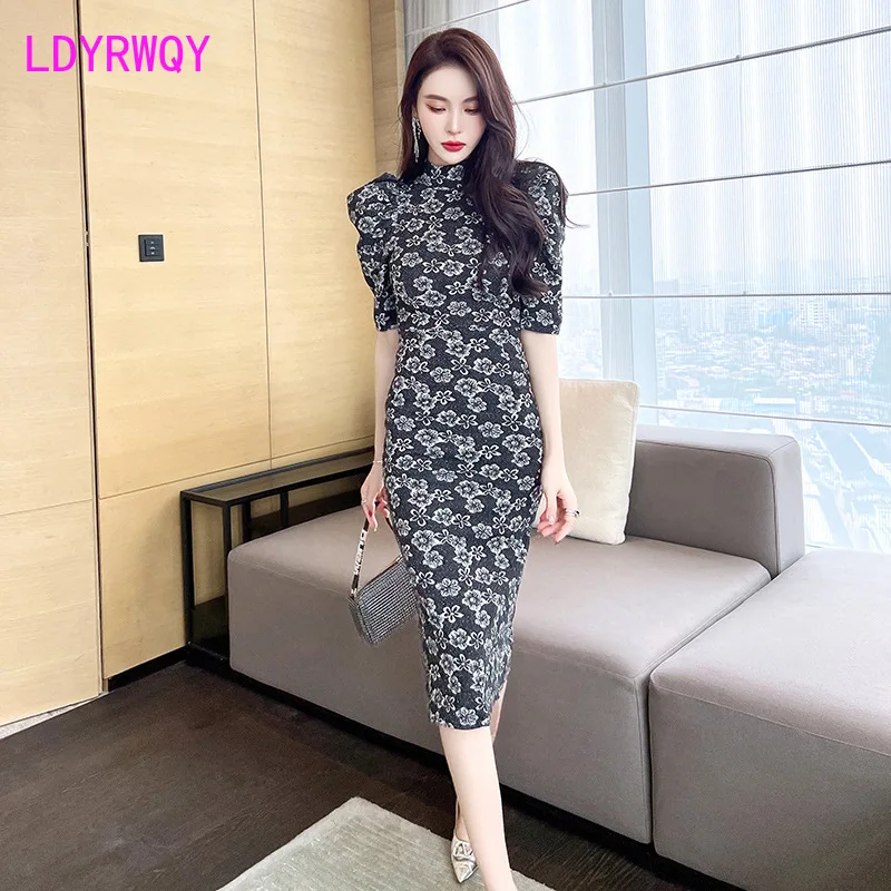 

Women's 2023 Autumn New Vintage Palace Style Embroidery Fragmented Flower Bubble Sleeve Dress
