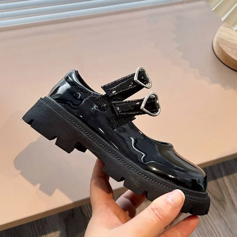Girls Leather Shoes for Party Wedding Glossy Matte Children Performance Shoes with Love Big Kids Princess Mary Jane Shoes 2024 5