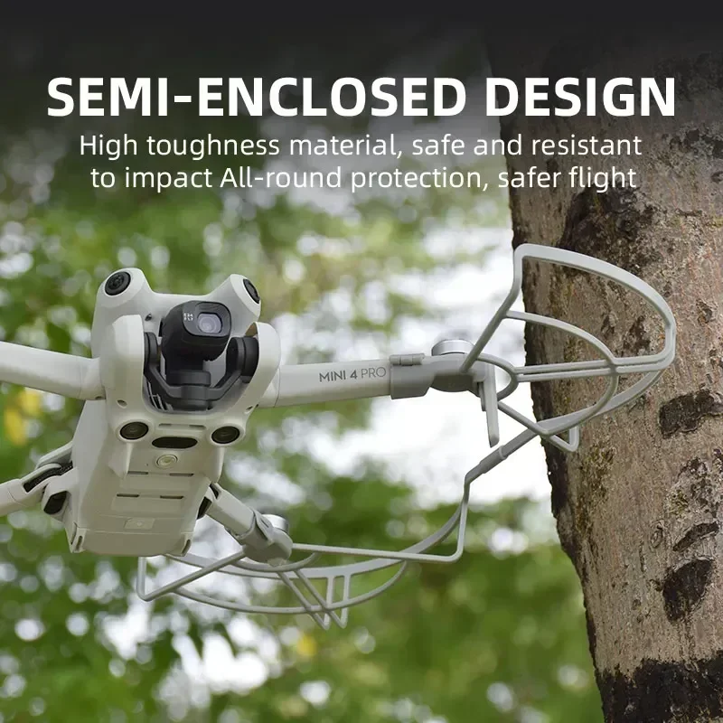 Drone Mini 4 Pro avec bague de protection posé sur une table, hélices protégées par l'anneau de sécurité.