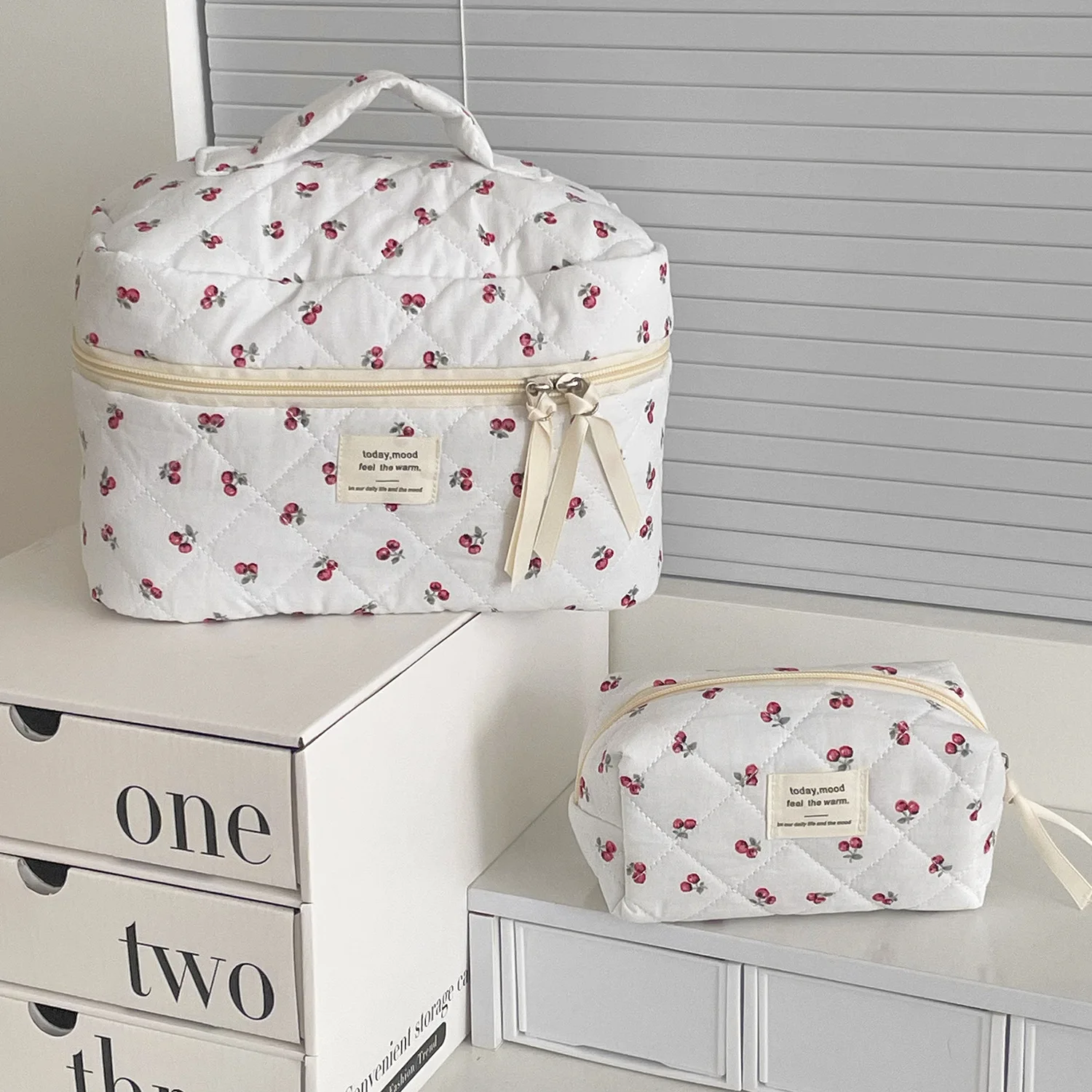 Cherry Makeup Bag Women's Cosmetic Bags Fashion Portable Cute Cosmetic Travel Storage Pouch Handbag Cotton Quilted Zipper Purse 3