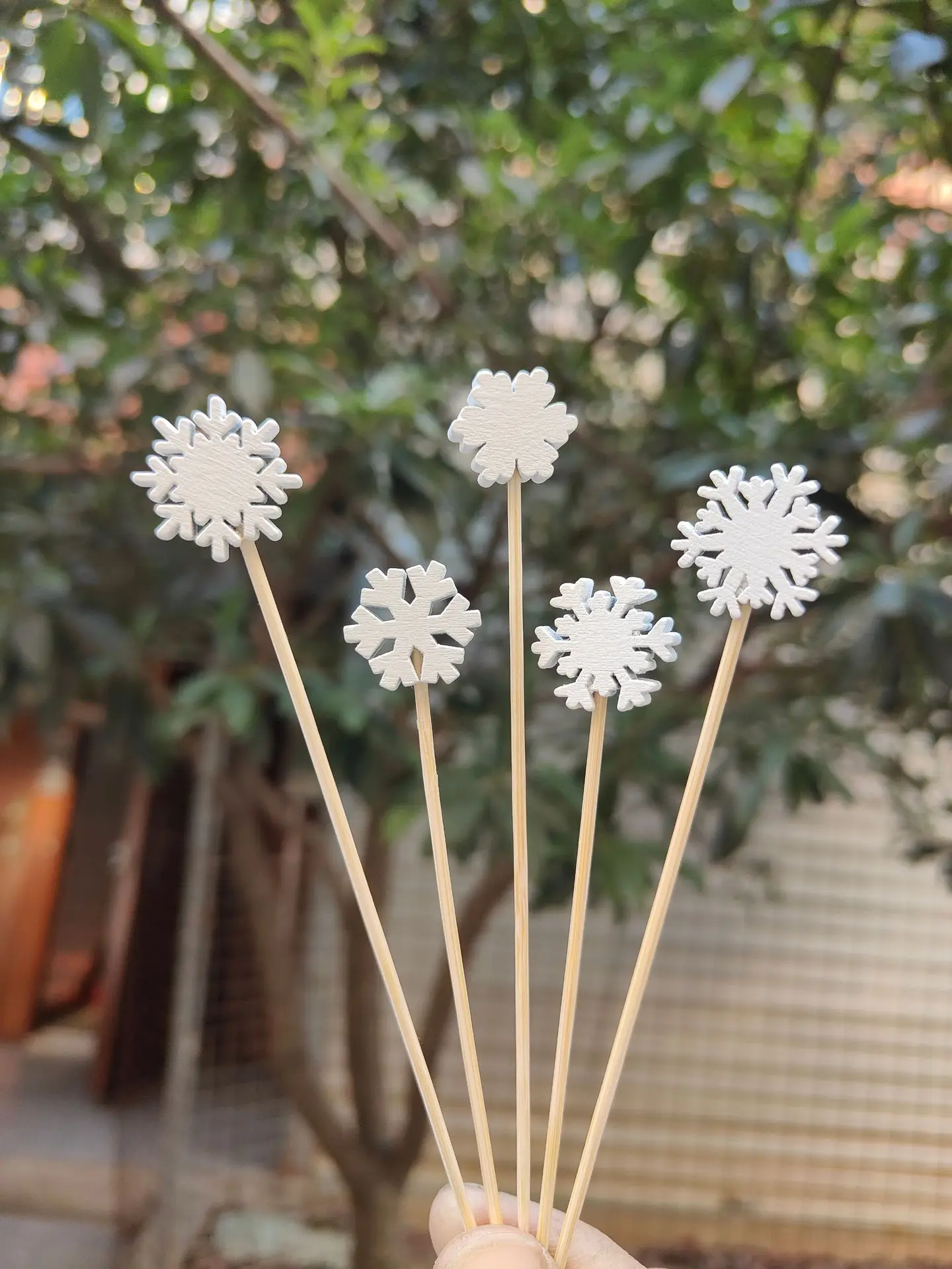 50 Brochettes De Noël En Bambou Jetables – Flocons, Sapins, Père Noël Pour Apéros Festifs