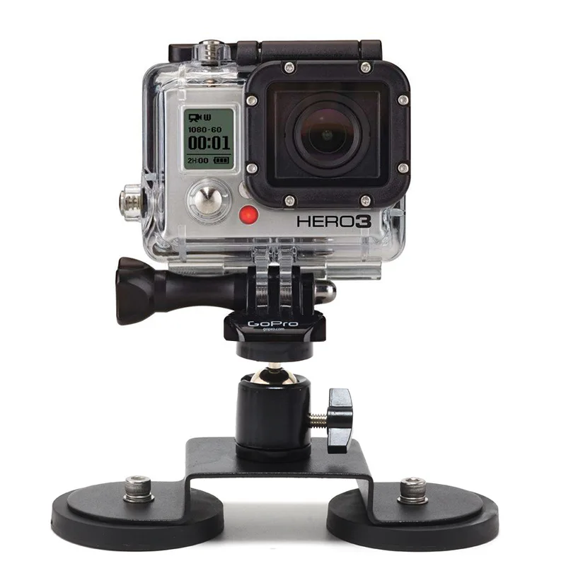 Support magnétique pour caméra d'action avec deux aimants, tenant une GoPro Hero, fond blanc