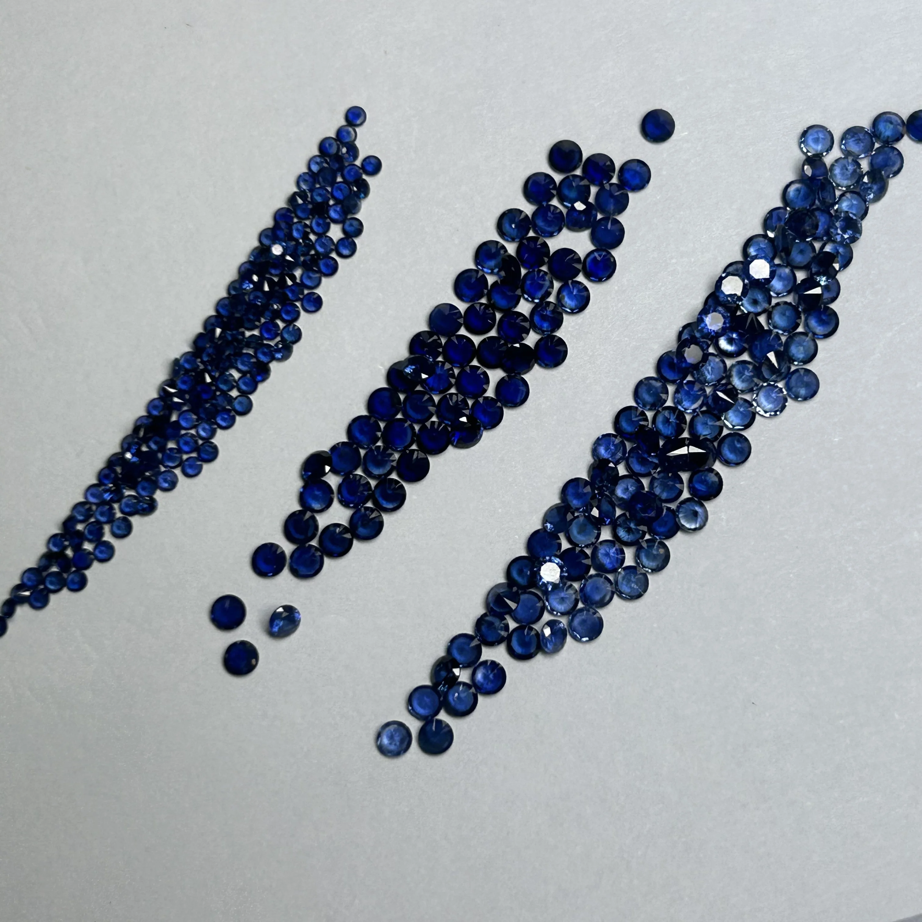 Mosangna A Quality Brilliant Cut Round 0.8-3mm 100% Natural Red Ruby Blue Sapphire Pirce Per Carat