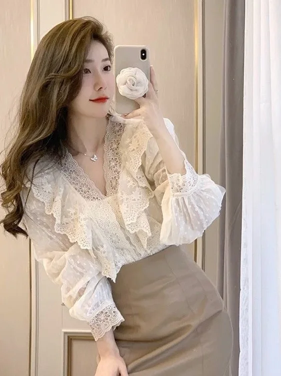 벚꽃 V넥 레이스 셔츠 여성용 봄 신상 루즈핏 블라우스 밑단 디자인 센세이션 탑 프렌치 스타일 긴팔 통기성