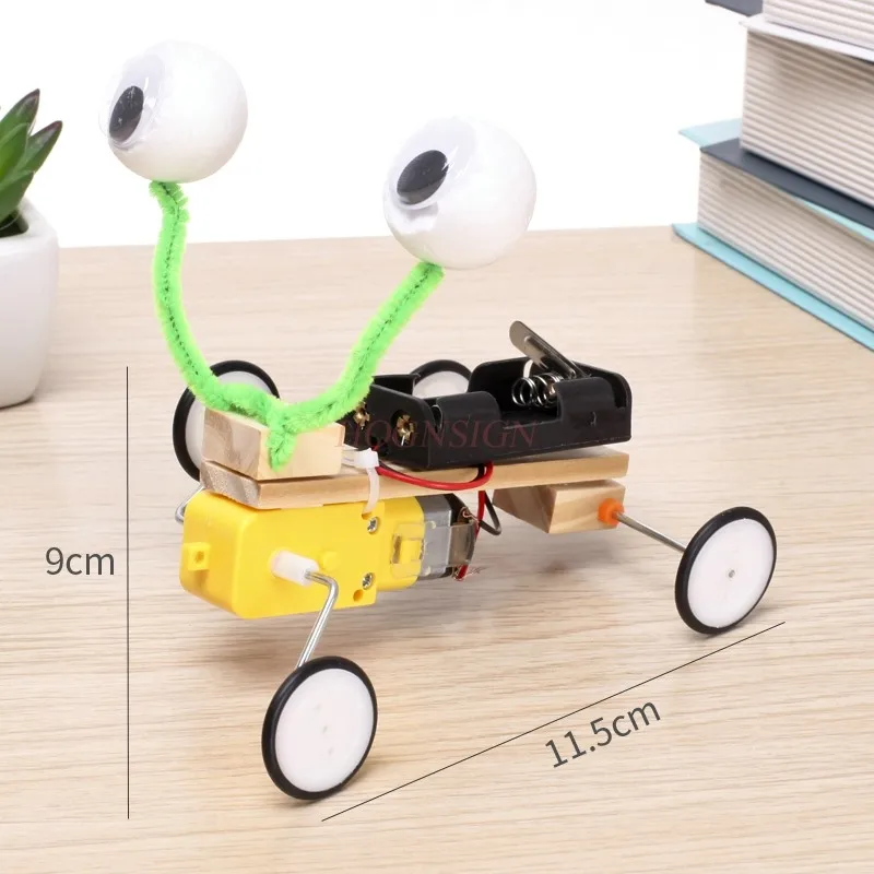 

Science experiment student homework Science and technology small production small invention robot DIY handmade electric reptile