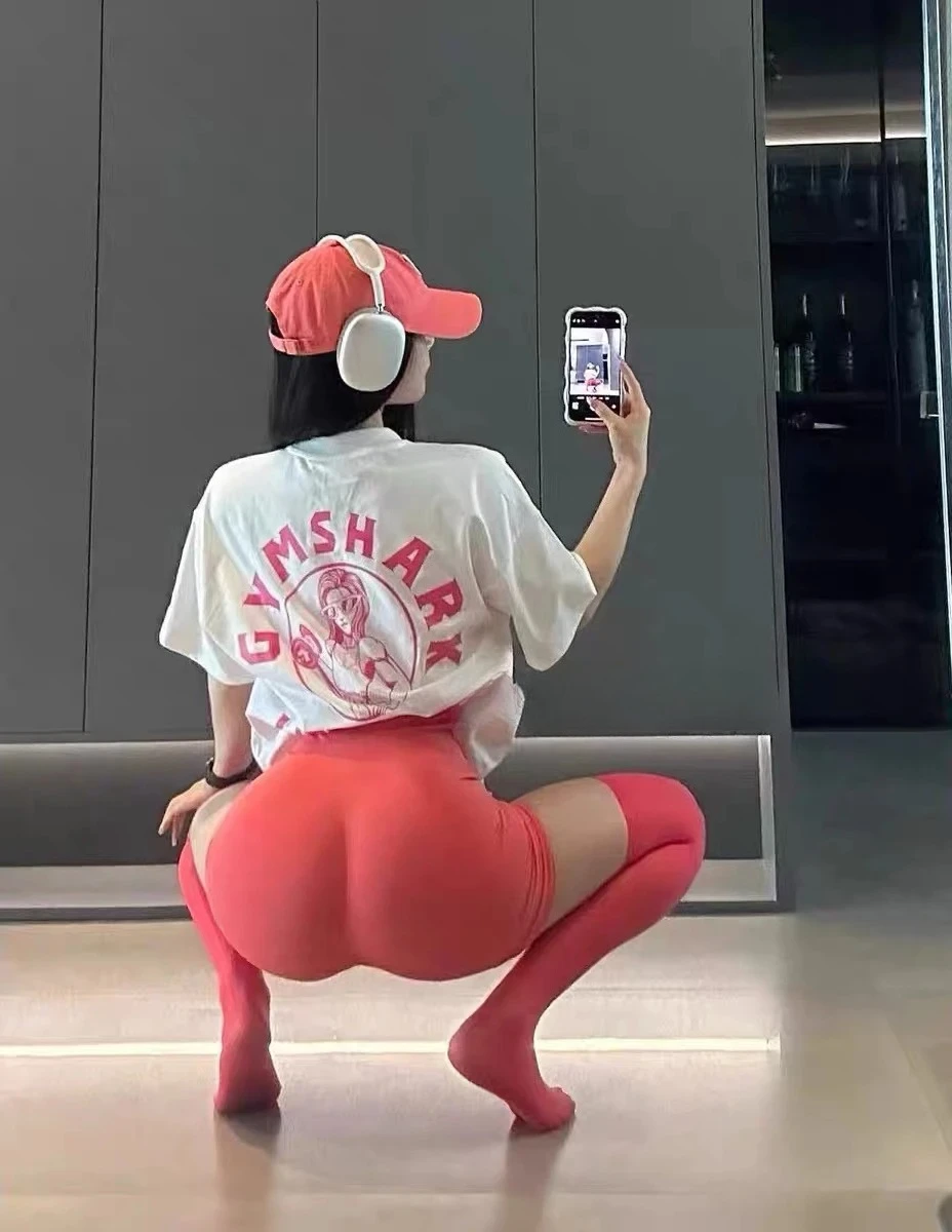 The 2025 Bestseller Pure New Fitness T-shirt with A Sporty Short-sleeved Latte Top Is Loose and Sporty Women Clothing Harajuku 2