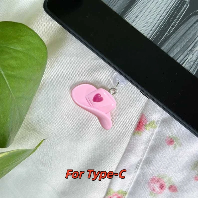 Heart-Shaped Pink Cowboy Hat Phone Dust Plug – Trendy, Fun, and Protective Accessory