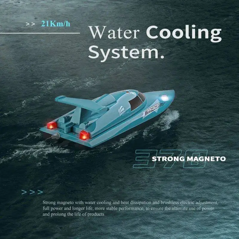 Bateau RC WL911-A Blanc flottant sur l'eau, design étanche et télécommande 2.4GHz incluse.