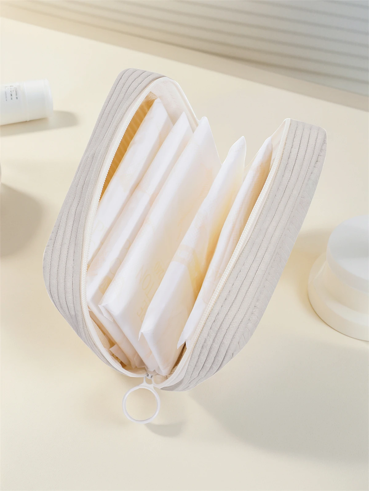 Cat and butterfly pattern printed sanitary napkin storage bag, women's lightweight tissue bag, sanitary tissue bag