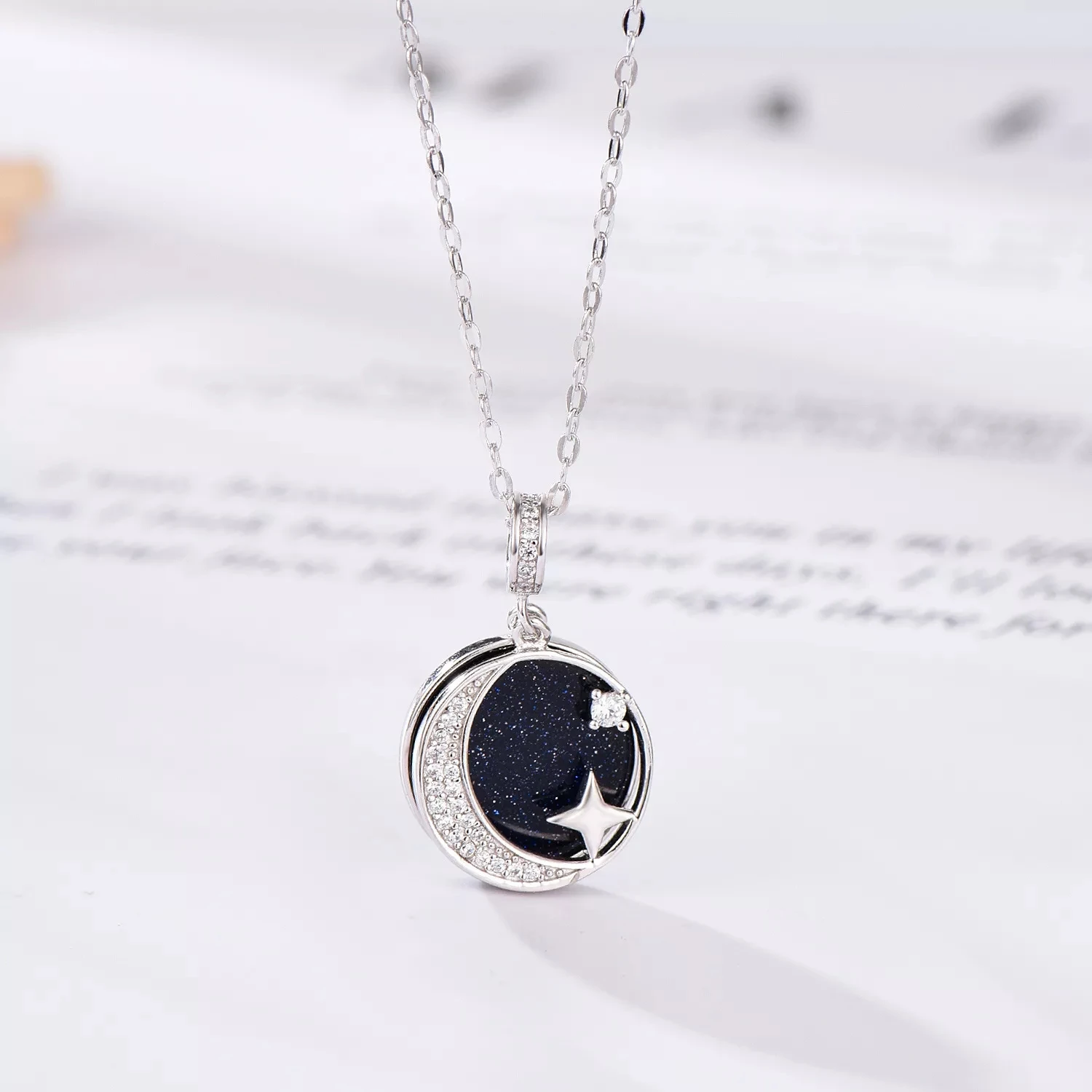 Hot Selling Star Moon Necklace Party Matching Jewelry Girl Princess Fashion Necklace Shiny Simple Exquisite Gift Luxury Fairy