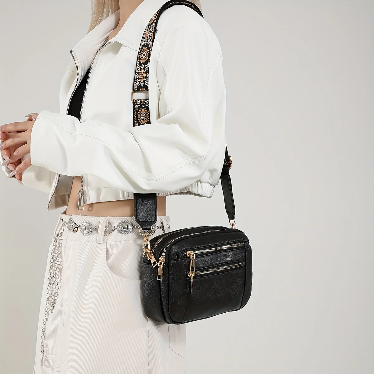 Stylish Wide Shoulder Strap Leather Crossbody Bag States Color Matching Zipper Small Square Shoulder Bag Suitable for Daily Use