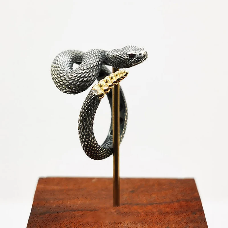 Black-Close-Gold