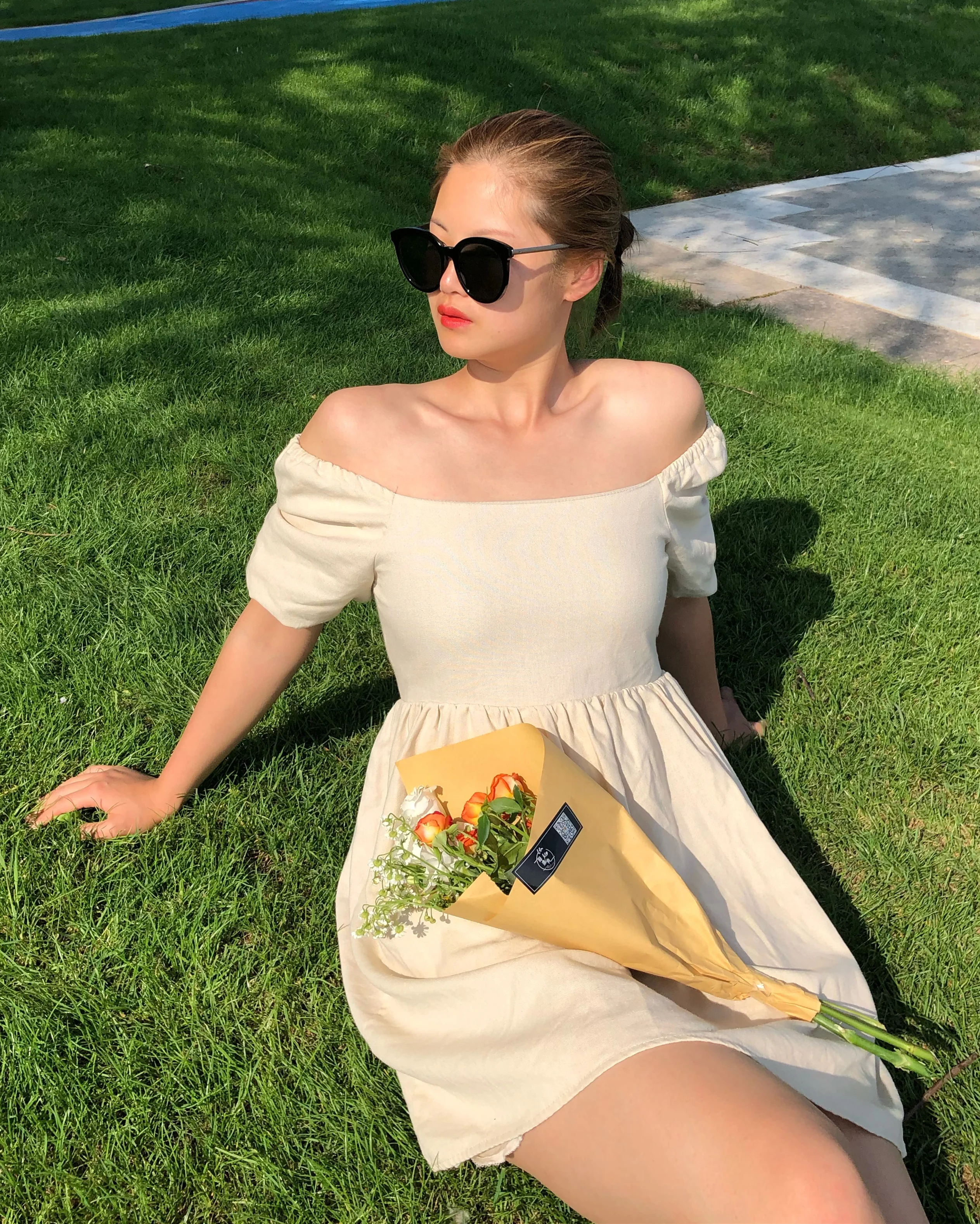 

Женское винтажное платье-трапеция с коротким рукавом-фонариком и квадратным вырезом