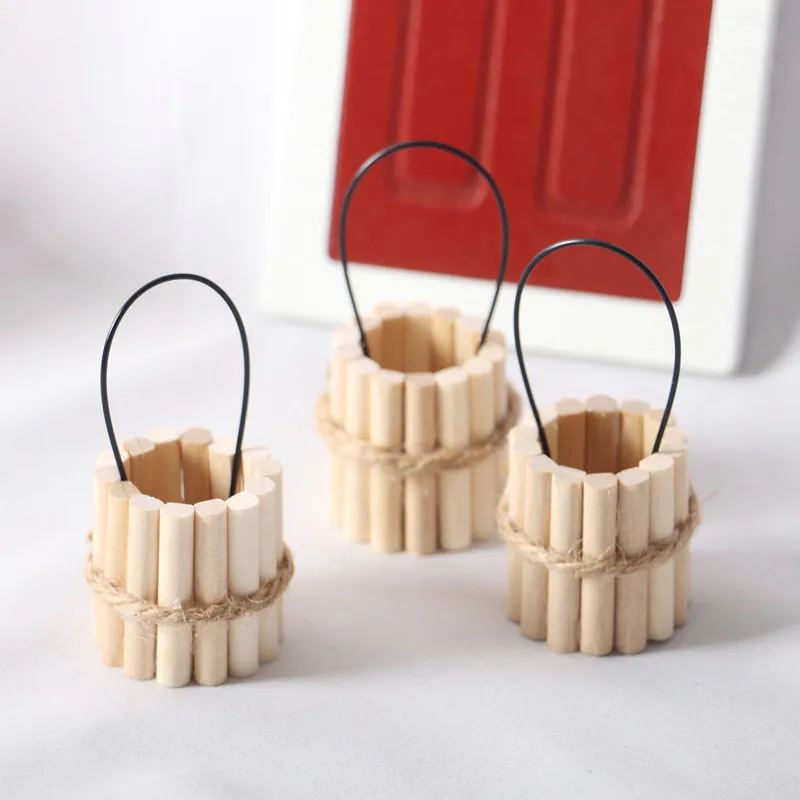 

1:12 Mini Wooden Bucket Carrying Water Bucket Dollhouse Christmas Day Gift Pocket Scene Decoration Home Decor Doll Accessories