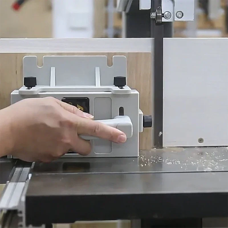 Tlačný blok na okružnej píle