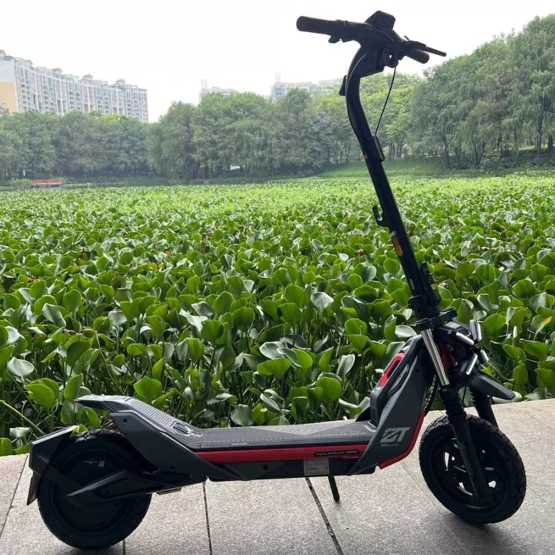 2025年ホットセール 30KM走行可能 二輪電動スクーター 32KM/H