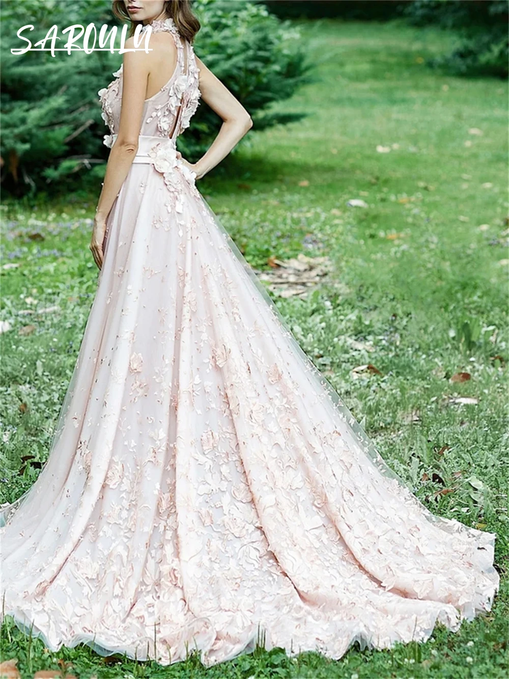 Vestido de novia de cuello alto con apliques de flores 3D rosas