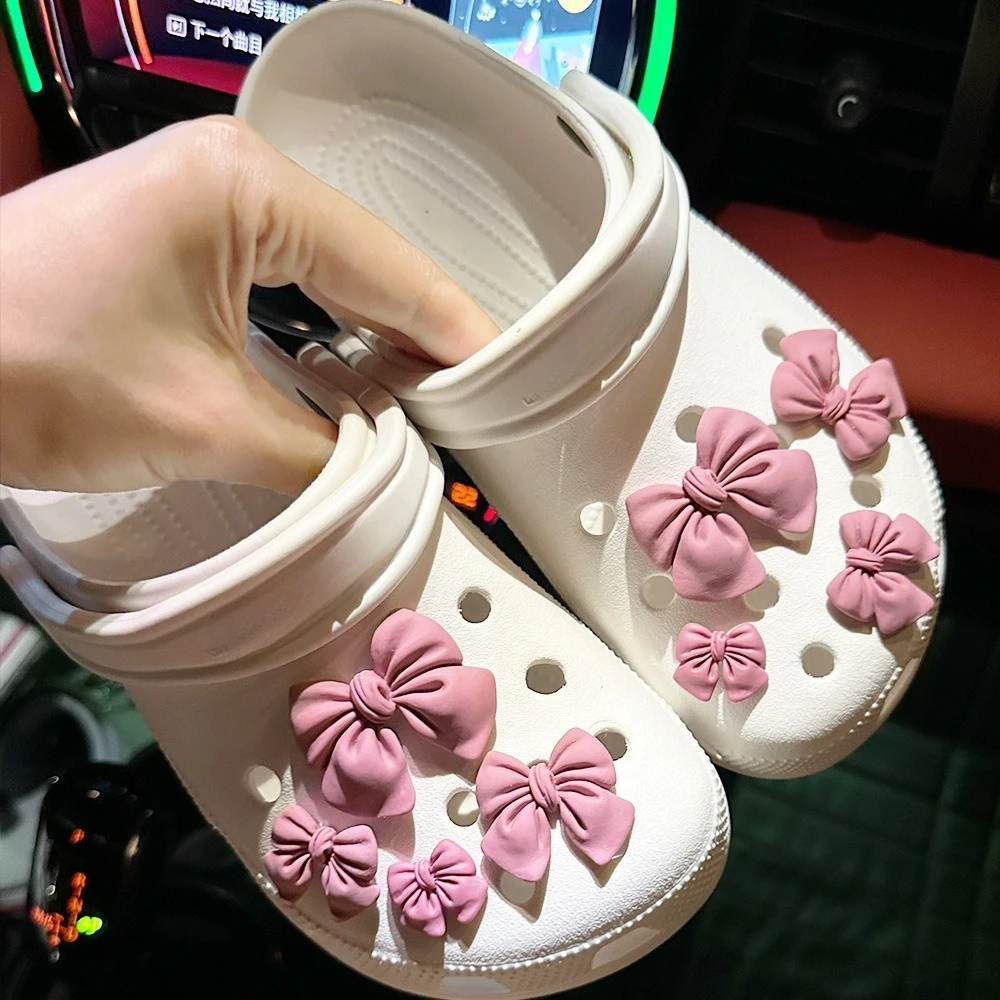 8개 나비 신발 참 장식 핑크 리본 신발 액세서리 소녀용 구멍 있는 신발 DIY 선물