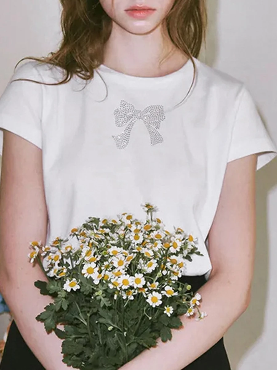 

Women Short Sleeve T-Shirts Cute Rhinestone Bow Print Crew Neck Summer White Tee for Casual Daily Y2K Aesthetic Grunge Clothes