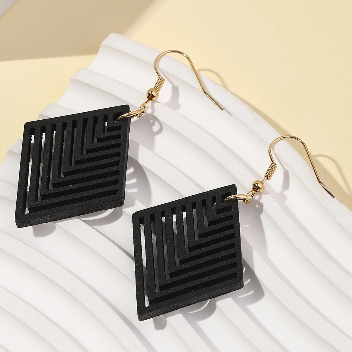 

Women Fashion Trendy Black Wood Drop Earrings Geometric Hollow Wooden Ear Drop Female Jewelry Gift 2inch