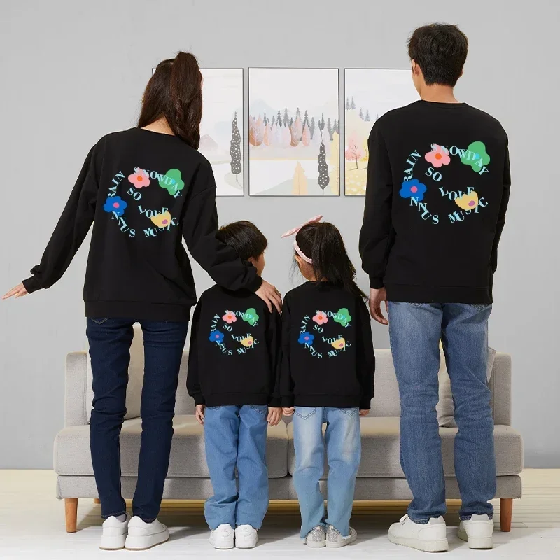 thumbnail image 5 of Camisetas navideñas coreanas para mamá, hija, niños, sudaderas para papá e hijo, camisas con estampados florales, conjuntos familiares a juego, suéteres para parejas, 5 of 5