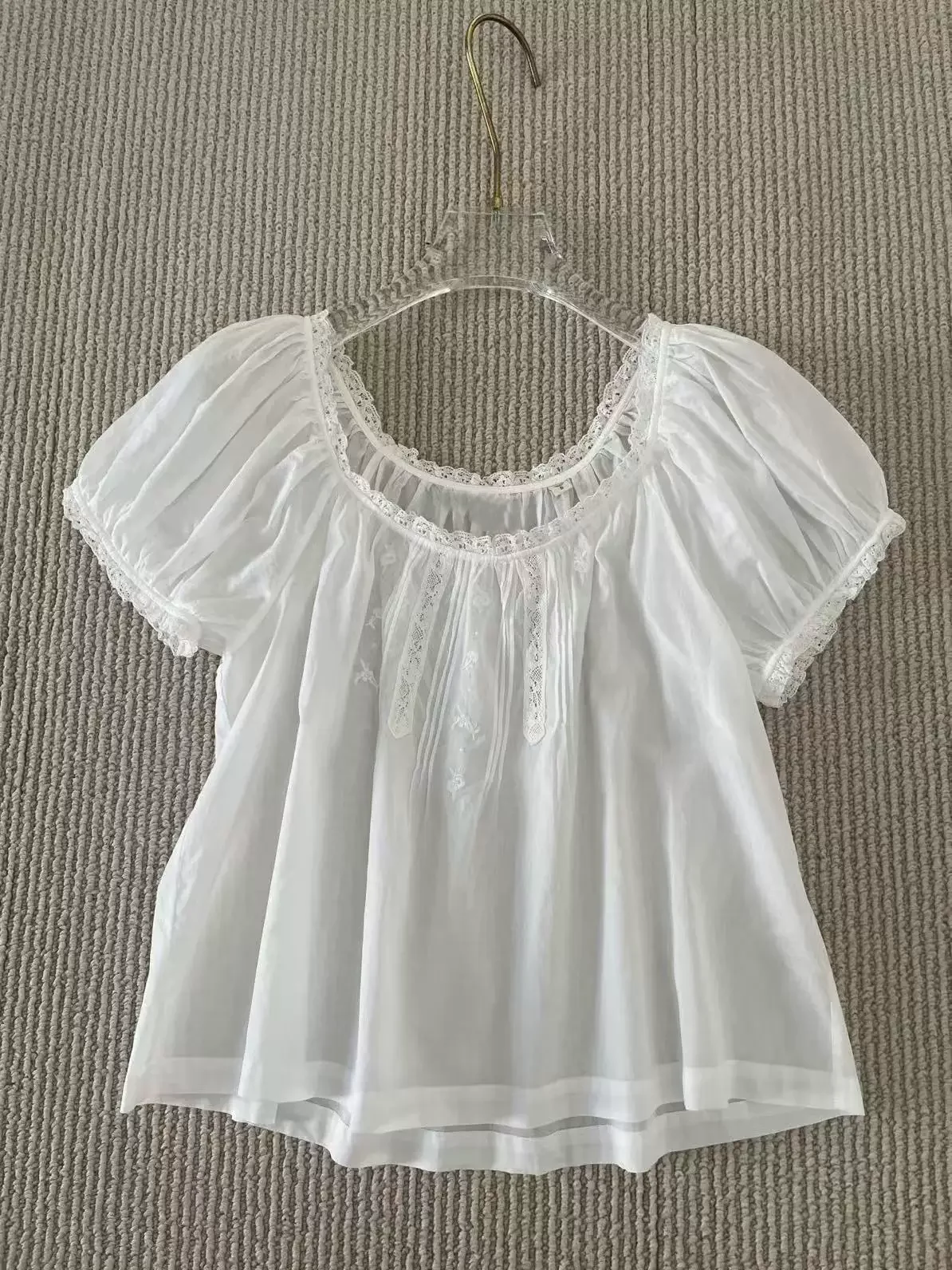 Camicetta Bianca da Donna con Cuciture in Pizzo, Ricamo Floreale, Collo Tondo, Maniche a Sbuffo, Vestibilità Ampia, 100% Cotone