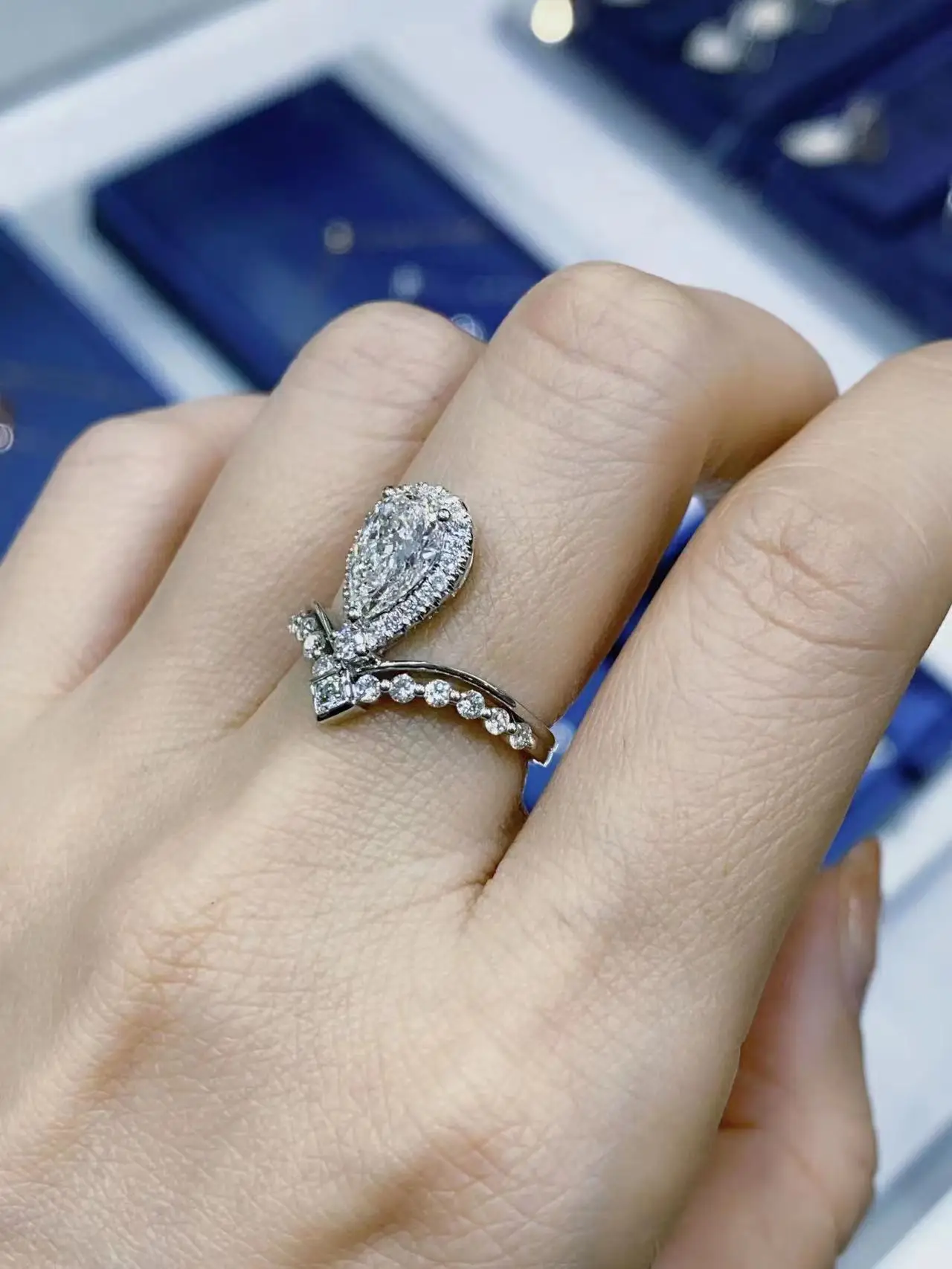 Hpht Man Made Engagement Rings IGI Bred Diamond CVD/HPHT Synthetic