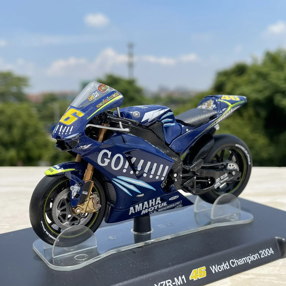 

1:18 Scale Diecast Alloy YZR-M1 46 World Champion 2004 Motorcycle Toy Car Model Classic Adult Collection Souvenir Static Display