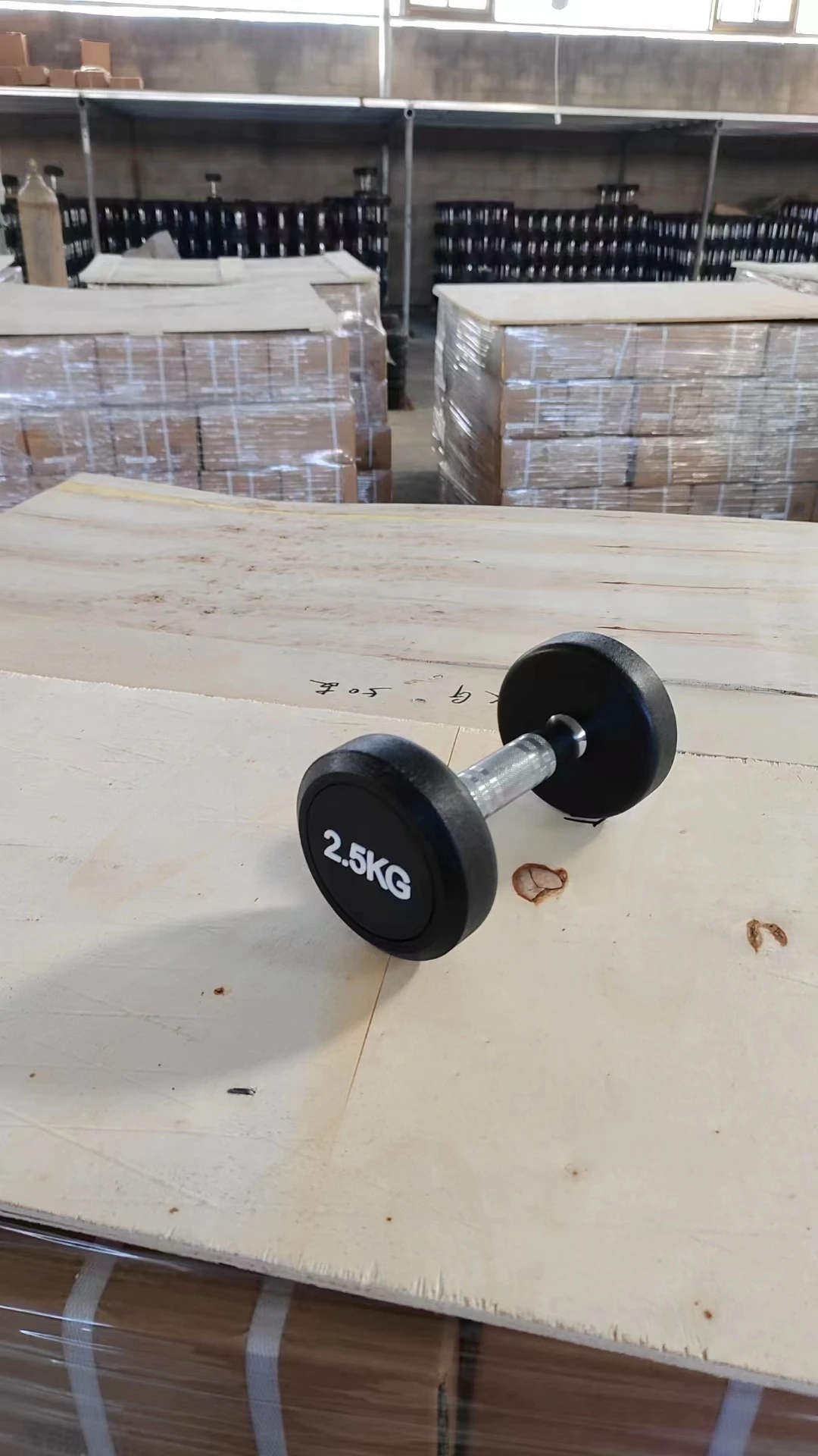 The Hot Selling 2.5kg To 50kg Rubber Covered Round Dumbbells for Body Building