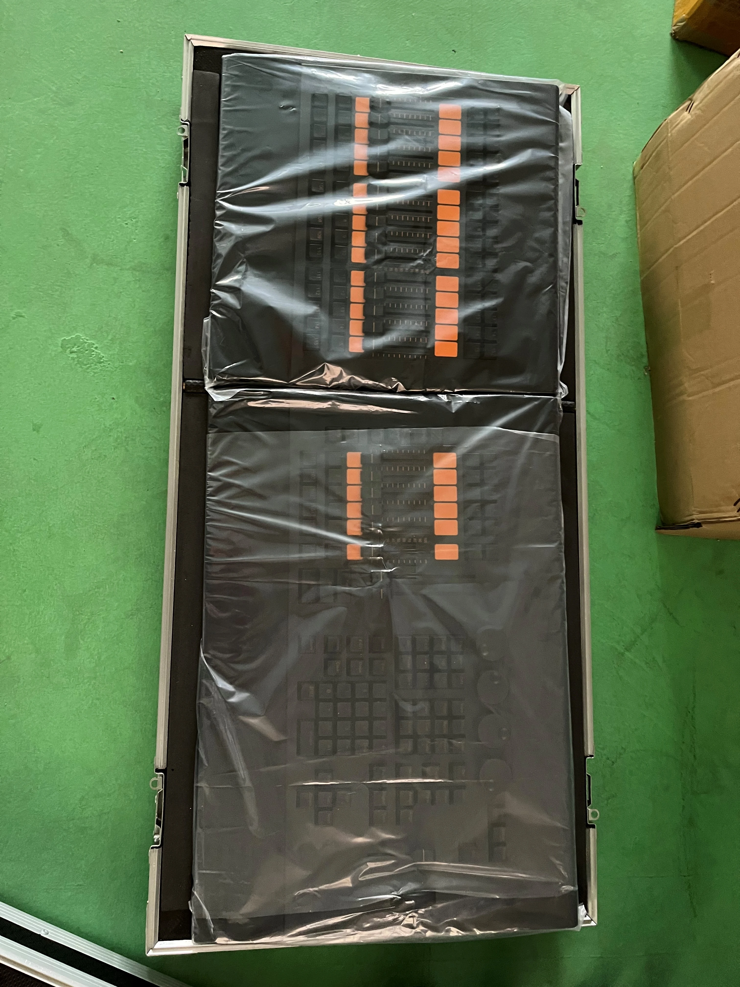 MA2 Command wing Console stage lights controller dmx512 dj lighting console With Flight Case For DJ Disco Moving Head Beam Wash 4