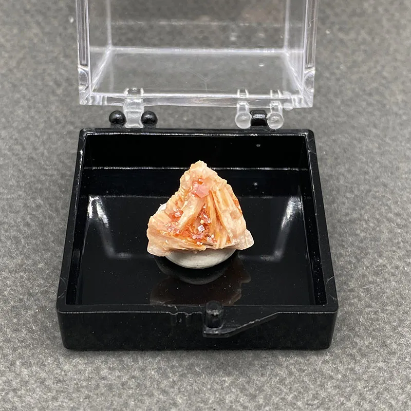 100%  Natural Vanadinite  Mineral Specimens Stones and Crystals Healing Crystal+Box size:35*35*35mm