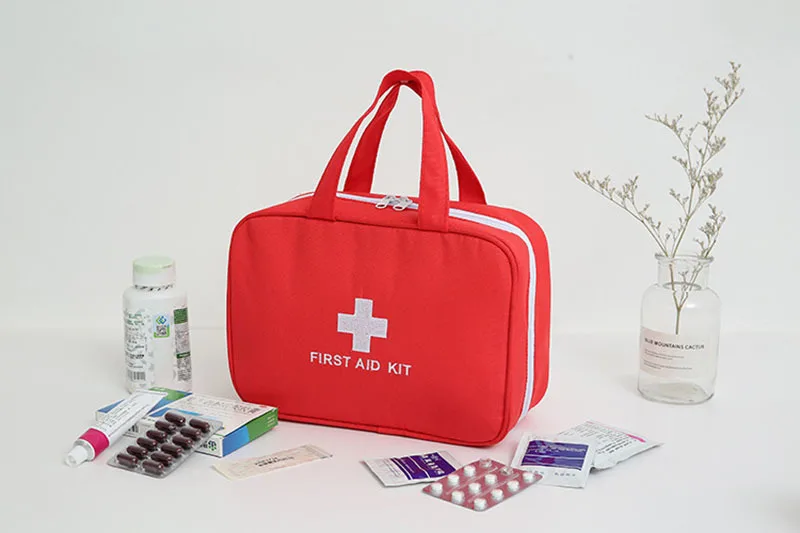 Что должно быть в комплекте дорожной аптечки для собаки?