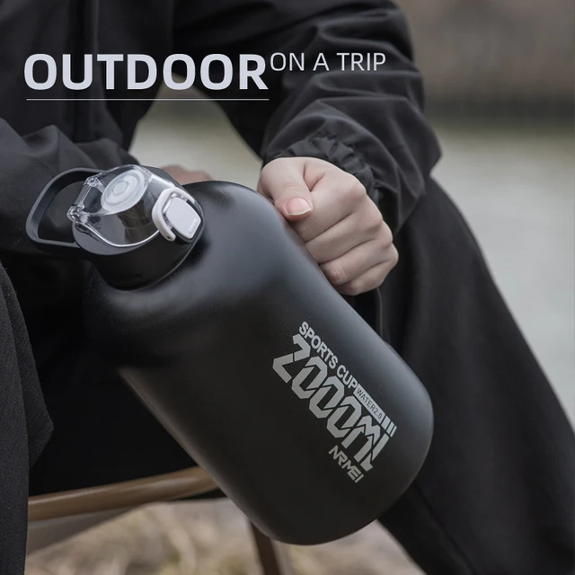 Bouteille d'eau 1.5/2L avec poignée et paille, bouteille Thermos en acier inoxydable, pichet d'eau Portable de grande capacité pour l'extérieur, pour le Sport et la salle de Sport 2