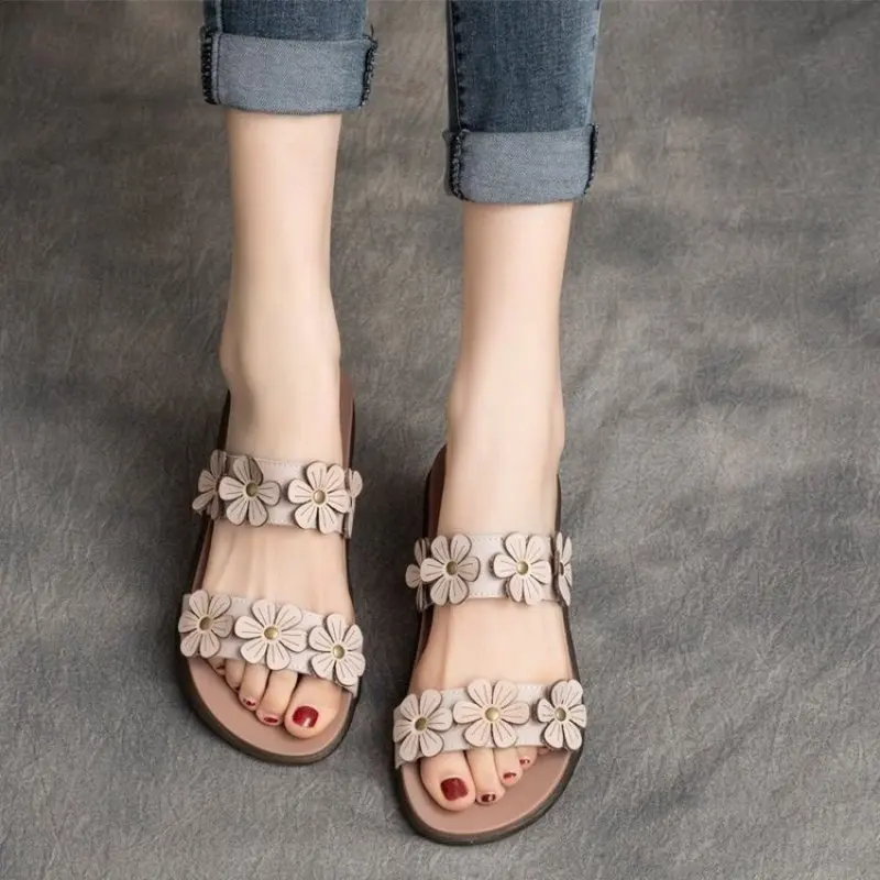 

2023 New Fashion Casual Shoes Buckle Flat Bottom Ins Female Slippers Ladies Fashion Summer Slides open-toed sexy beach slipper