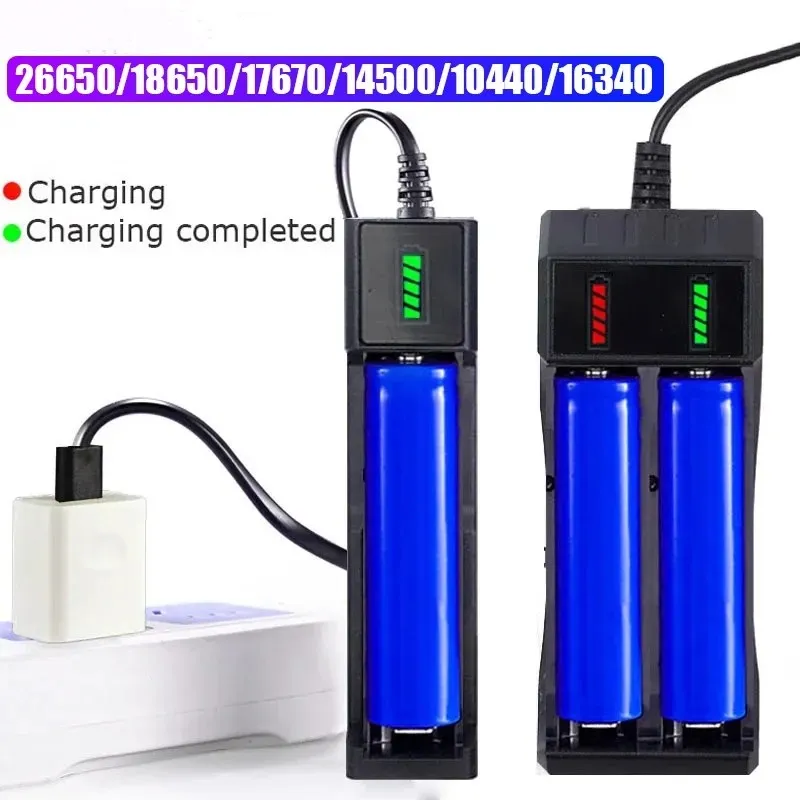 Vue de face du chargeur multiport USB 4 slots pour piles rechargeables 18650 14500 16340, quatre emplacements vides.