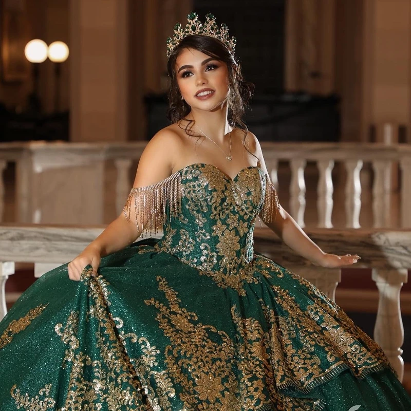 

Emerald Green Quinceanera Dress Off The Shoulder Crystal Ball Gown Gold Appliques Lace Corset Sweet 15 Vestidos De Quinceañera