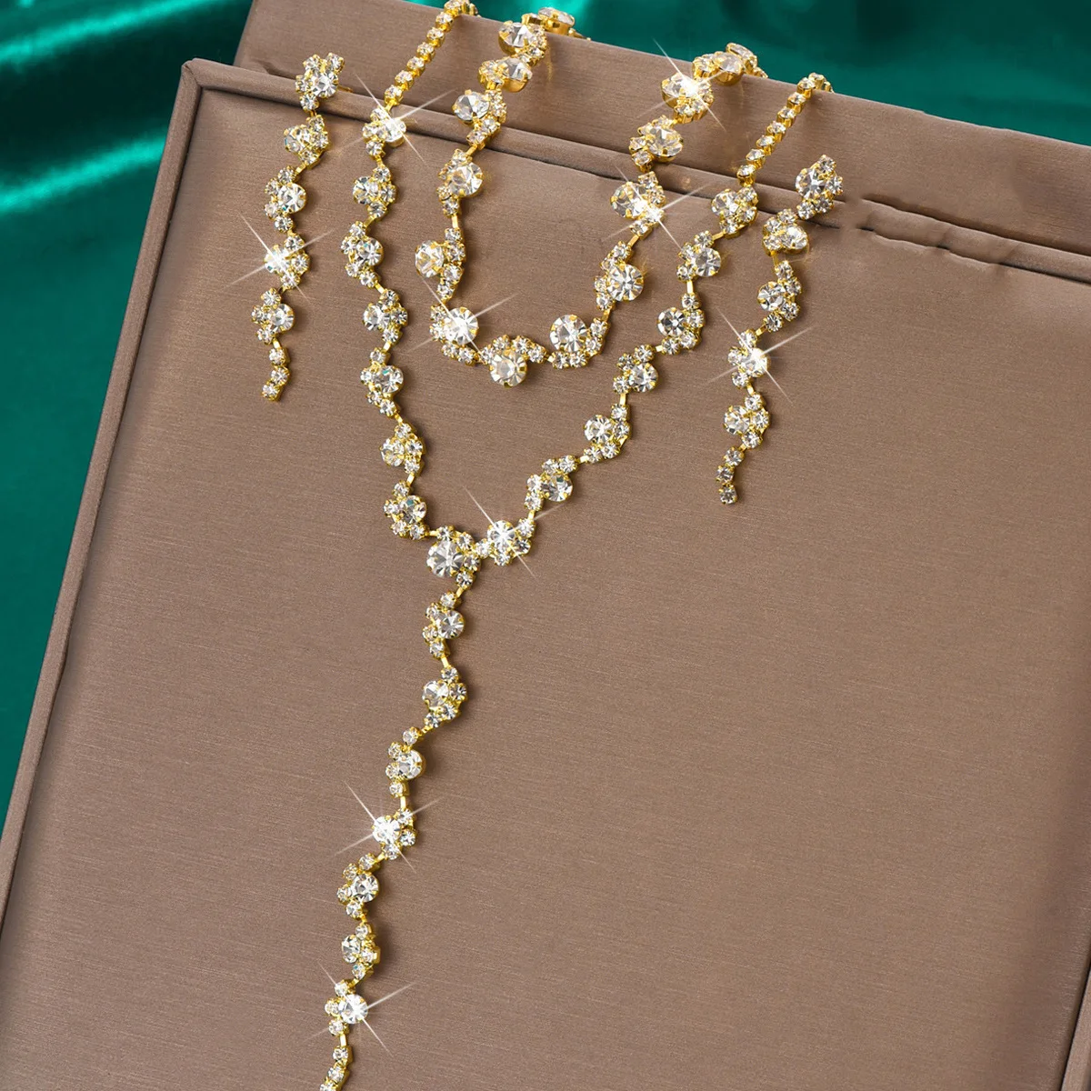 طقم نسائي ، قلادة ، سوار ، أقراط ، فستان زفاف ، مج...