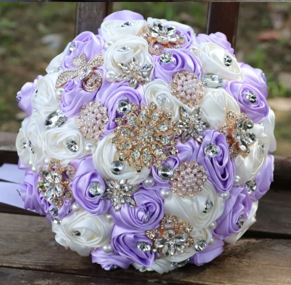 Bouquet da sposa con rose e perle: fiori artificiali per la sposa - Italia