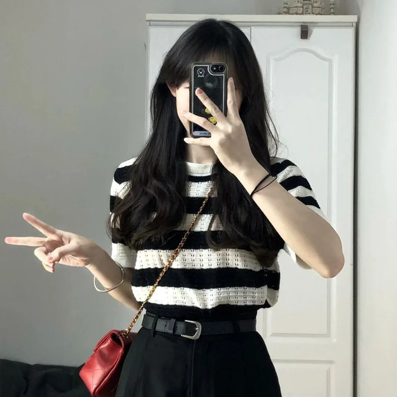 Women Black White Striped Knitted Short Sleeve Cropped Top