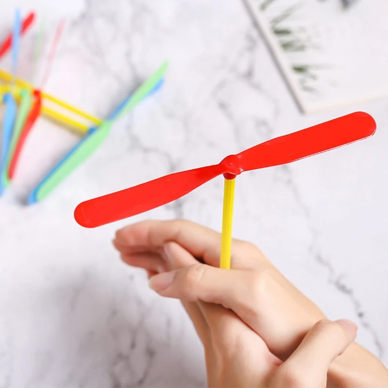 Flying Bamboo Propeller Toy 100PCS Multicolour Funny Outdoor Play Set Toy for Children Kindergarten 3/4/5Year+ bamboo dragonfly wind spinner toys